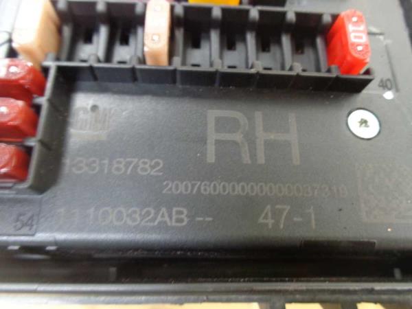 BOITE A FUSIBLE OPEL ASTRA J 1.7 CDTI  ( RH ) - Vue 3